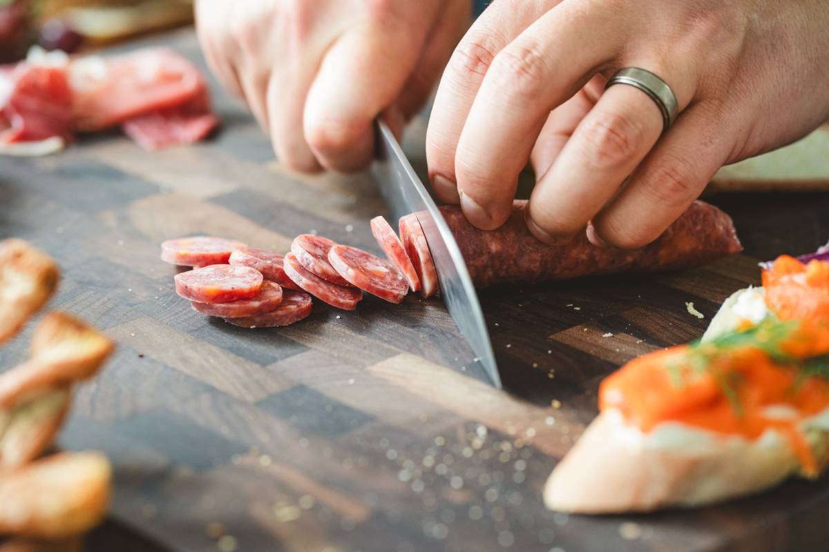 Butcher Block Maintenance 101: Cleaning, Oiling, and Preventing Damage